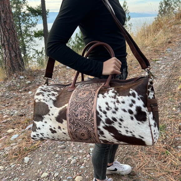 New Rustic Vintage Unisex Duffel Cowhide Bag Weekender Tan Brown Toooled Leather - Picture 6 of 12